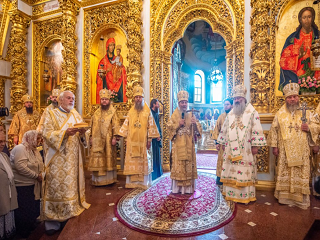 В Киево-Печерской лавре верующие УПЦ почтили память апостолов Петра и Павла